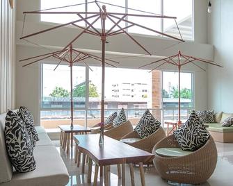 Prachuap Grand Hotel - Prachuap Khiri Khan - Living room