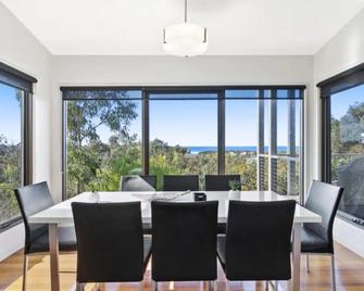 Manorola - Fairhaven - Dining room