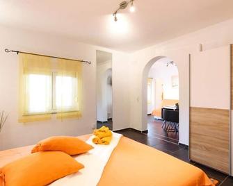 Studio Apartment Maslina - Gornji Karin - Bedroom