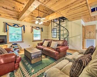 Golfers Retreat - Cabin in Resort - Guntersville - Living room