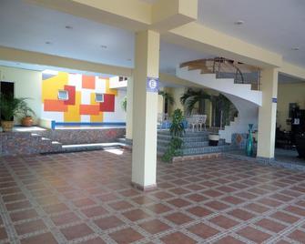 Hotel Estancia Don Roberto - San Blas - Lobby