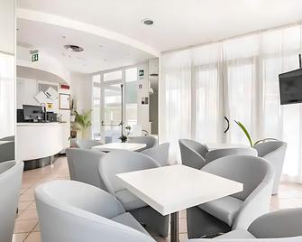 Hotel Villa Argia Rimini Marina Centro - Rimini - Front desk
