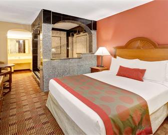 رمادا باي ويندام بالتيمور ويست - بالتيمور - غرفة نوم