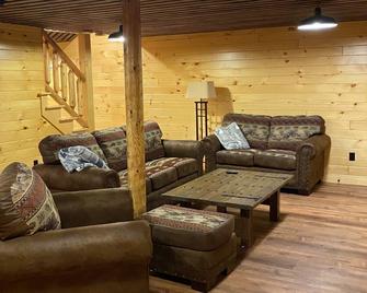 Log Cabin minutes from Bretton Woods!! - Twin Mountain - Oturma odası