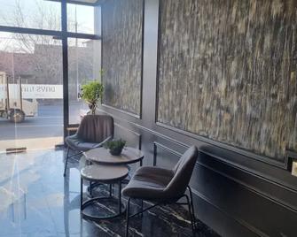 Days Hotel - Erevã - Hall