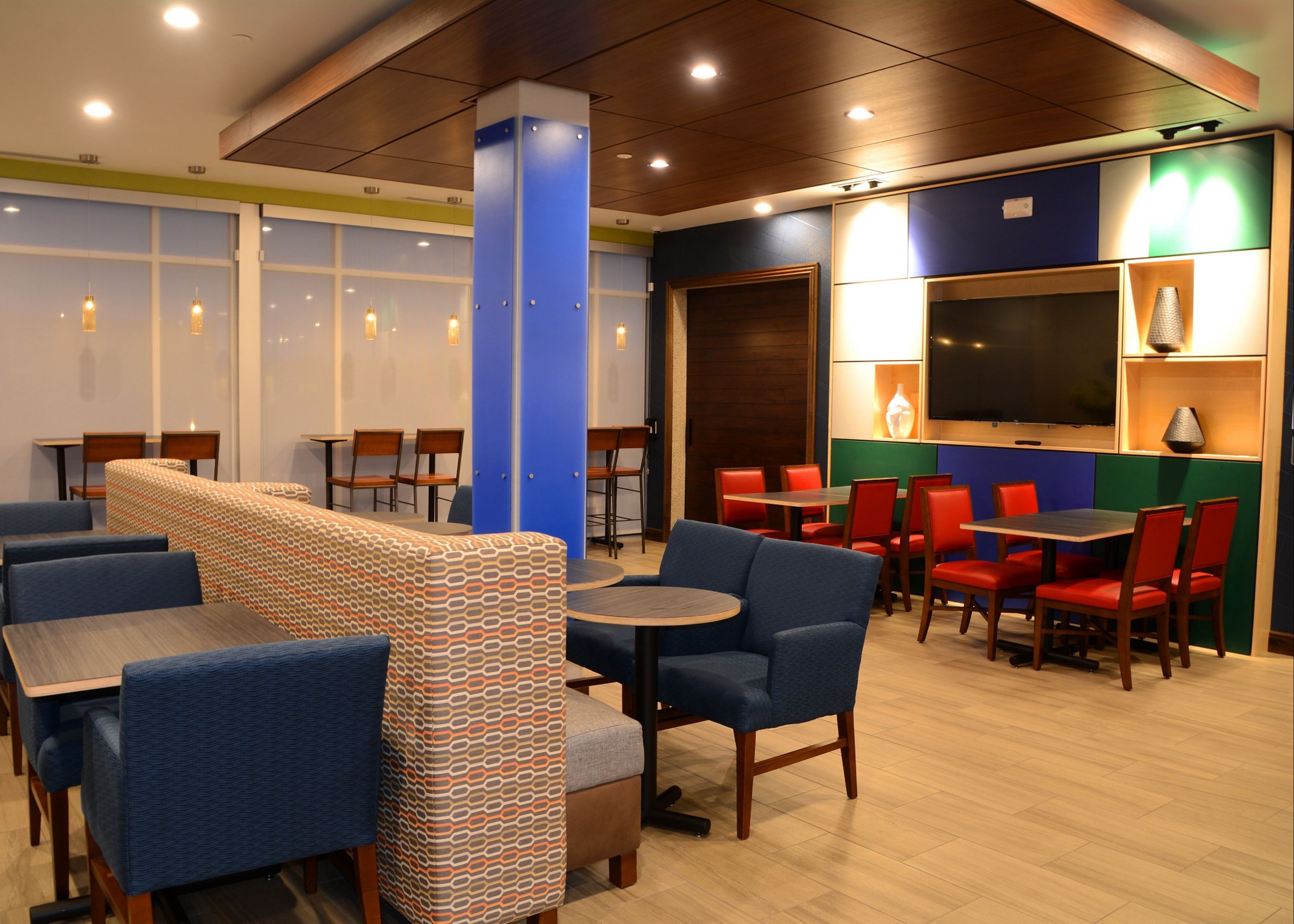 Holiday Inn Express & Suites Pittsburgh - Monroeville By IHG