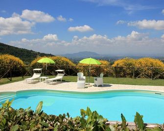 Farmhouse in Casperia with Pool & Scenic Views - Casperia - Piscina