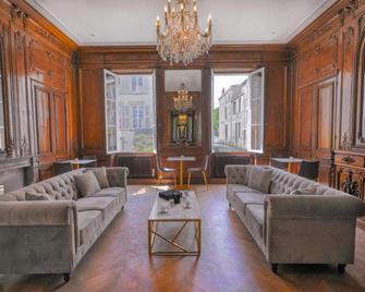 أوتل لو شامبلو - لاروشيل - ردهة