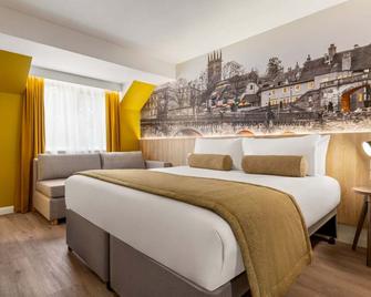 Super 8 by Wyndham Durham - Durham - Bedroom