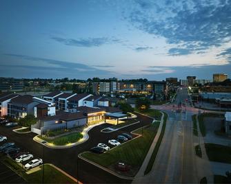Courtyard by Marriott St. Louis Westport Plaza - St. Louis - Building
