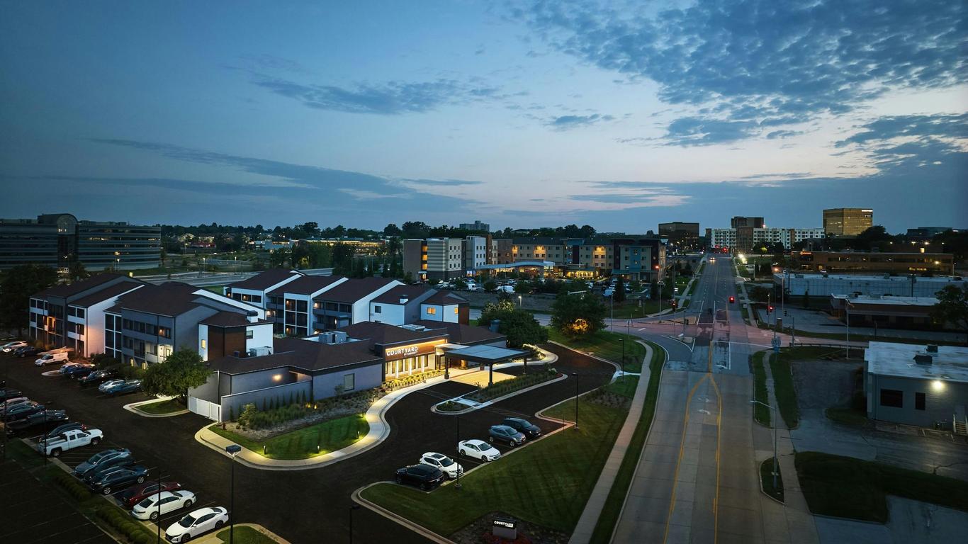 Courtyard by Marriott St. Louis Westport Plaza