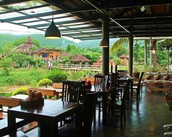 فاميلي هاوس آت باي - باي - مطعم