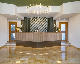 Grand Hotel - Forte dei Marmi - Receptionist