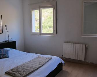 Girona Spain Center - Can Bici Sleeps 4 People - Girona - Ložnice