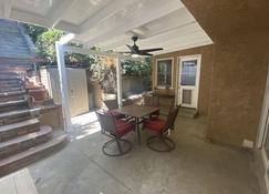 Stunning Hollywood Hills Home... Celebrity Area, Great Views & Reviews! - Los Angeles - Patio