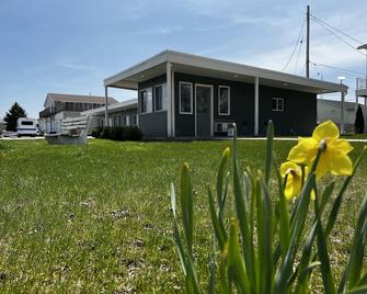 The Cedar Motel - Sandusky - Building