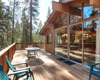 10b Arrow Lodge - Yosemite Valley - Balcony