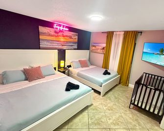 Unique Escape Gameroom! Bar, Bbq, Spacious, And Near Beach - Miami - Bedroom
