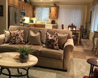 Bella Vista - Cottage - Napa - Living room