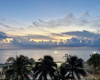 Hotel Royal Blue & Golf Cart Rental - San Pedro Town - Playa