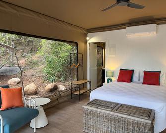Magnetic Glamping Tent 10 - Nelly Bay - Habitación