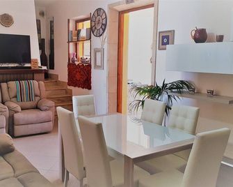 B&B Gi & Giò - Cabras - Eetruimte