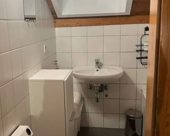 Holiday Home Au bord du Lac 1 by Interhome - Butgenbach - Bathroom