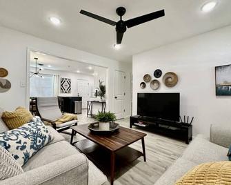 Modern Family-Friendly Retreat in the Heart of Paragould - Paragould - Huiskamer