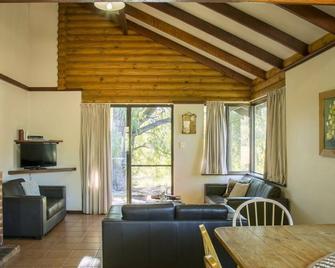 Wyadup Brook Cottages - Yallingup - Living room