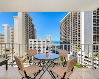 Stunning Ocean View Condo! Best Location! - Honolulu - Balcony