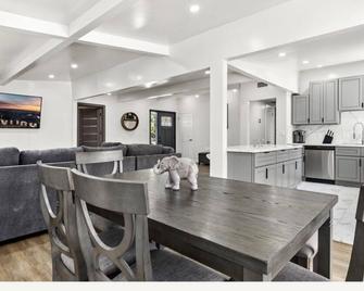 Brand New Heated Pool Home in heart of Sherman Oaks - Van Nuys - Dining room