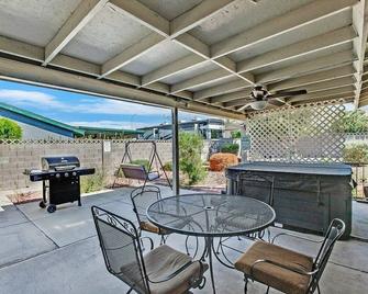 3BR, 1 Story Home w Hot tub, Grill, Sleeps 6 - Henderson - Restaurant