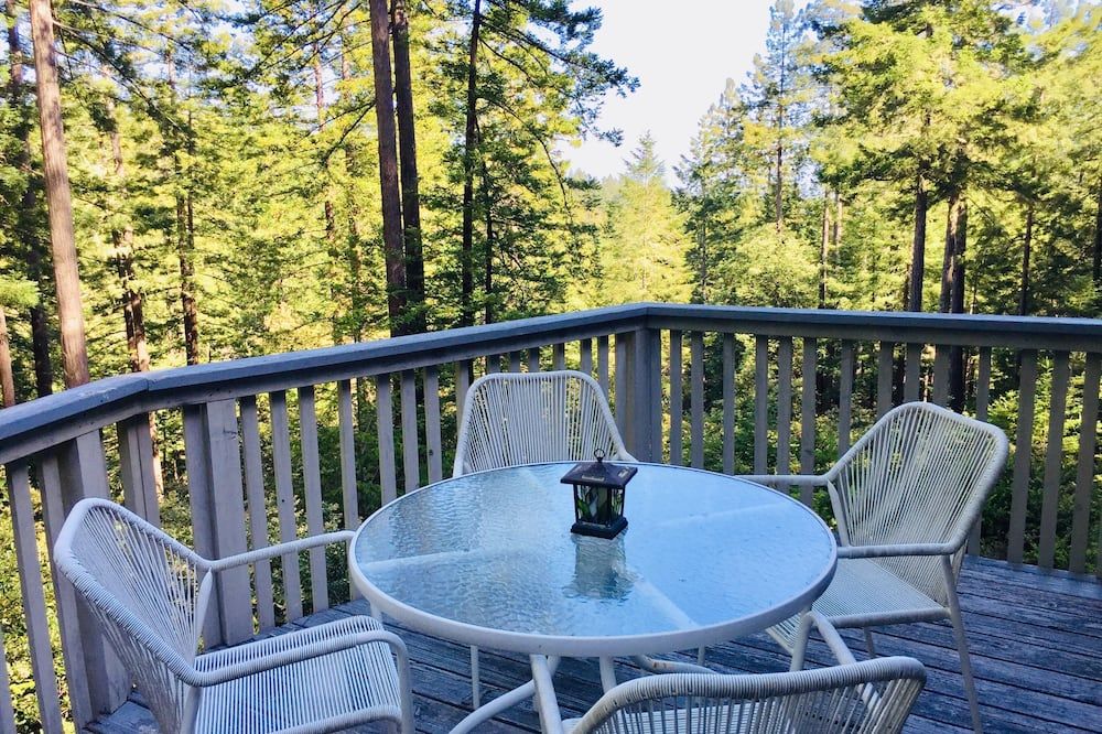 Redwoods. Ocean. Escape.