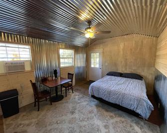 Great Heart Edwards Cabin - Bandera - Bedroom