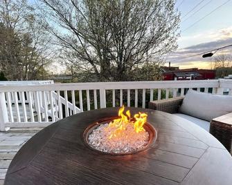 4 Corners At Amesbury Downtown Pet Friendly - Amesbury - Balcony