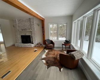 Cozy Cottage in Beaver Valley - Markdale - Sala de estar
