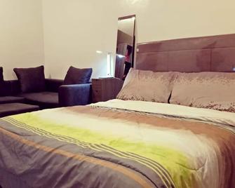Darvy Suites - Muntinlupa - Schlafzimmer