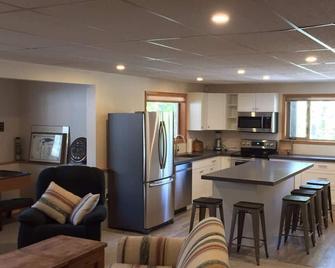 Sauna Suite On the Run Ski Chalet - Rock Creek - Kitchen
