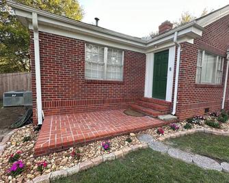 Cozy 3 bedroom, 2 bathroom, with Fun space upstairs for kids ages 5+. - Andalusia