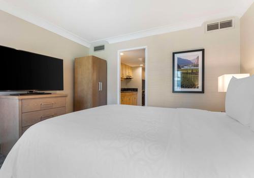 Best Western Plus Kelowna Hotel & Suites, Kelowna – Updated 2024