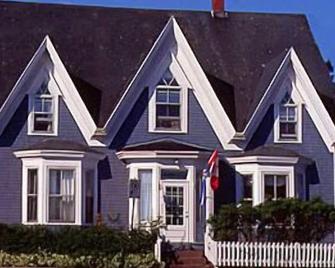 Fairmont House Bed & Breakfast - Mahone Bay - Bina