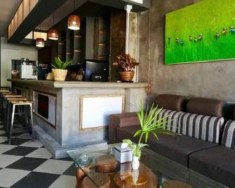 Lao Huk Bed and Cafe - Hostel - Vientiane