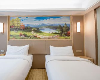 Vienna Hotel Shandong Zaozhuang Tengzhou Railway Station - Zaozhuang - Bedroom