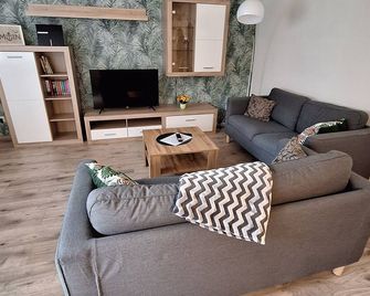 Vacation apartment in a quiet side street, near the Norderstedt / SH city park - Norderstedt - Living room