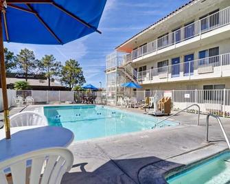 Motel 6 Twentynine Palms - Twentynine Palms - Pool