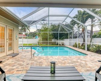 Sunny Highfield Drive - Clearwater - Pool