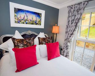 Outlander Luxury Hideaway - sleeps 2 guests in 1 bedroom - Glencoe - Bedroom