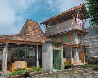Kampung Lawasan Heritage Cottage - Depok - Edificio