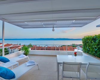 Apartments Villa Azzurra Bol - Bol - Balcón