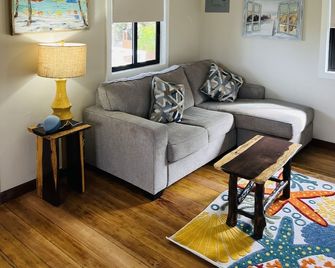 The Flying Toucan Beach Rentals - Placencia - Living room